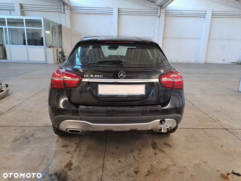 Mercedes-Benz GLA 180 7G-DCT Activity Edition - 3