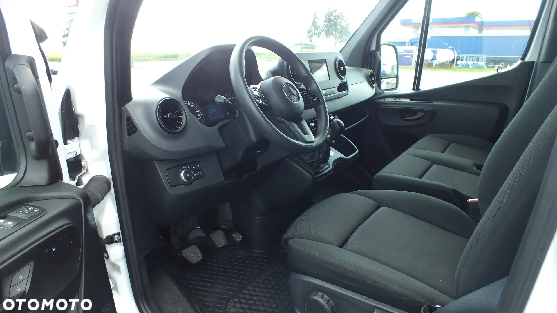 Mercedes-Benz Sprinter - 9