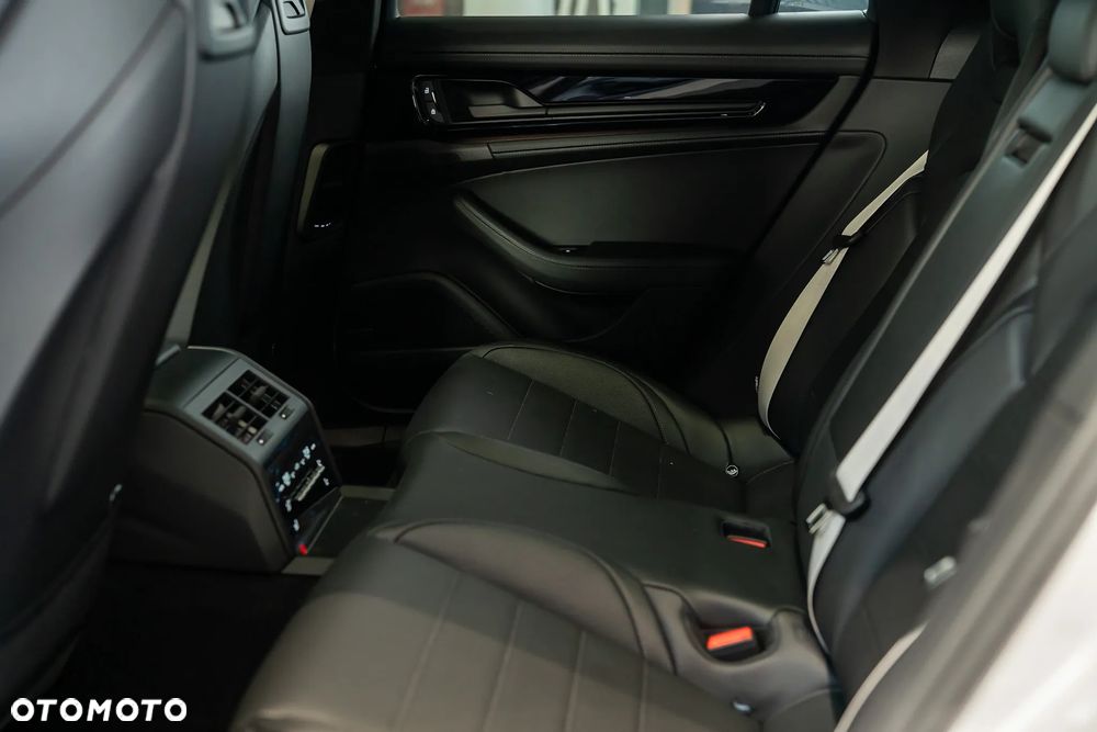 Porsche Panamera 4 - 28