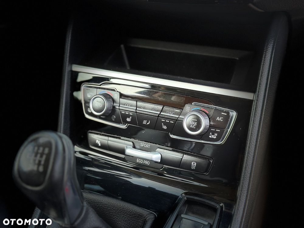 BMW Seria 2 218d - 17