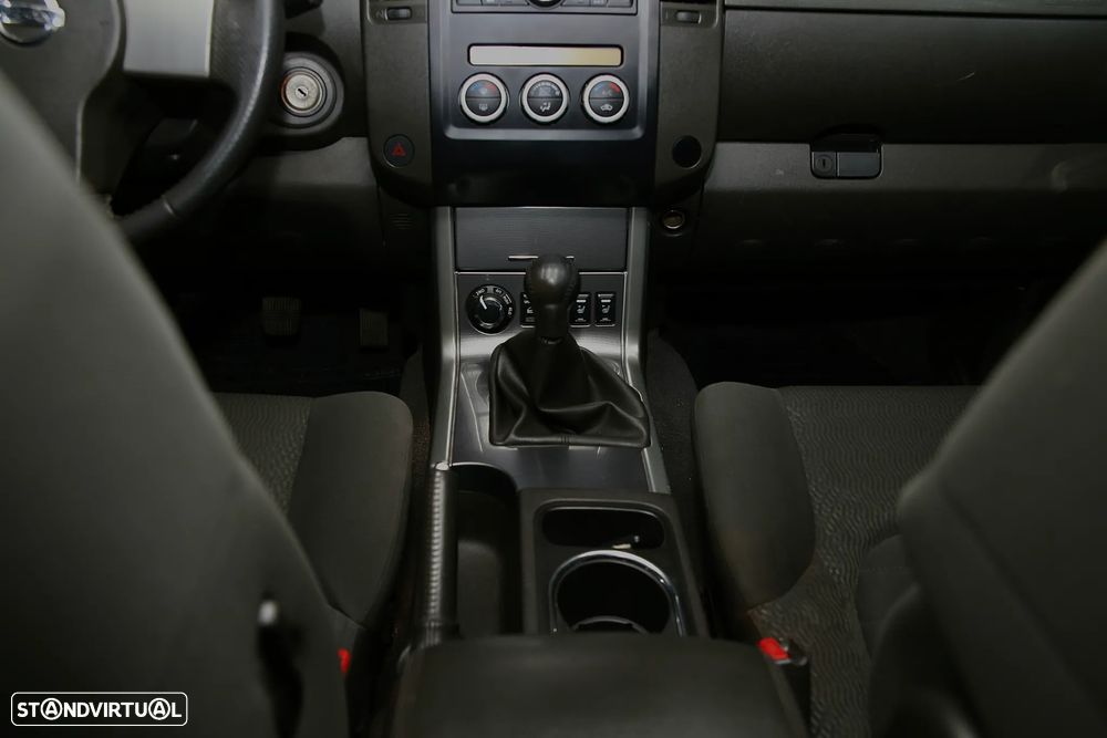 Nissan Navara 2.5 dCi CD LE Hi-Tech 4WD - 15