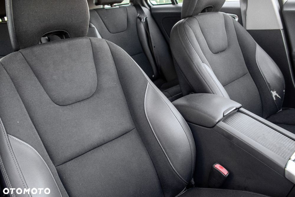 Volvo V60 T3 Momentum - 21
