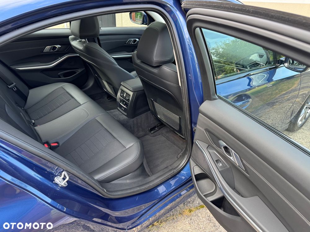 BMW Seria 3 318i Sport Line sport - 17