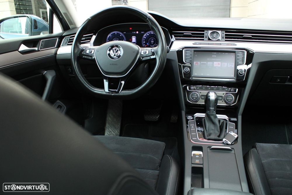 VW Passat Variant 1.6 TDI Highline DSG - 21