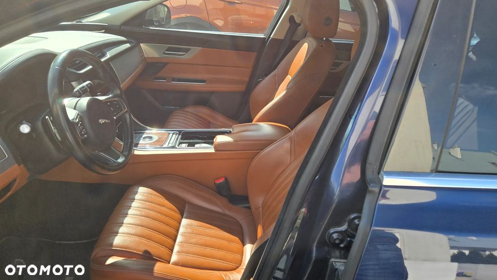 Jaguar XF 2.0 i4D AWD Portfolio - 2