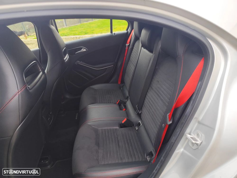 Mercedes-Benz A 45 AMG 4-Matic - 8