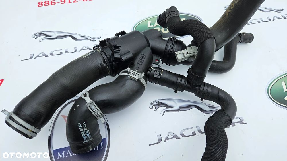 Jaguar XJ 351 2010-2015  3.0 SC 306PS 340 KM 5.0 508PN 385 KM 5.0 SC 510KM 508PS Termostat Króciec termostatu Przewód wody Rurka Obudowa termostatu 8W93-8A587-AG DX23-9A587-AA - 21