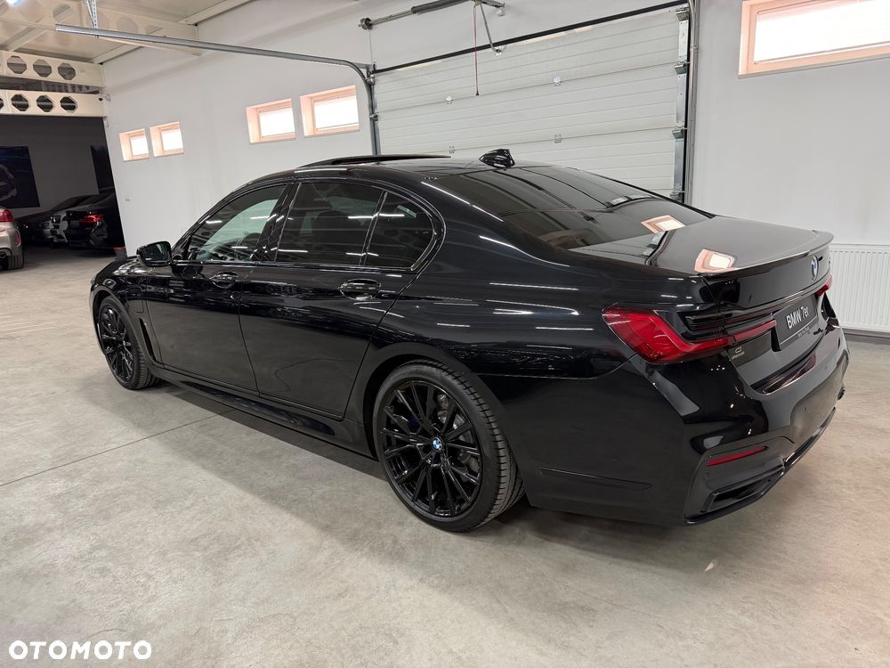 BMW Seria 7 745e sport - 12