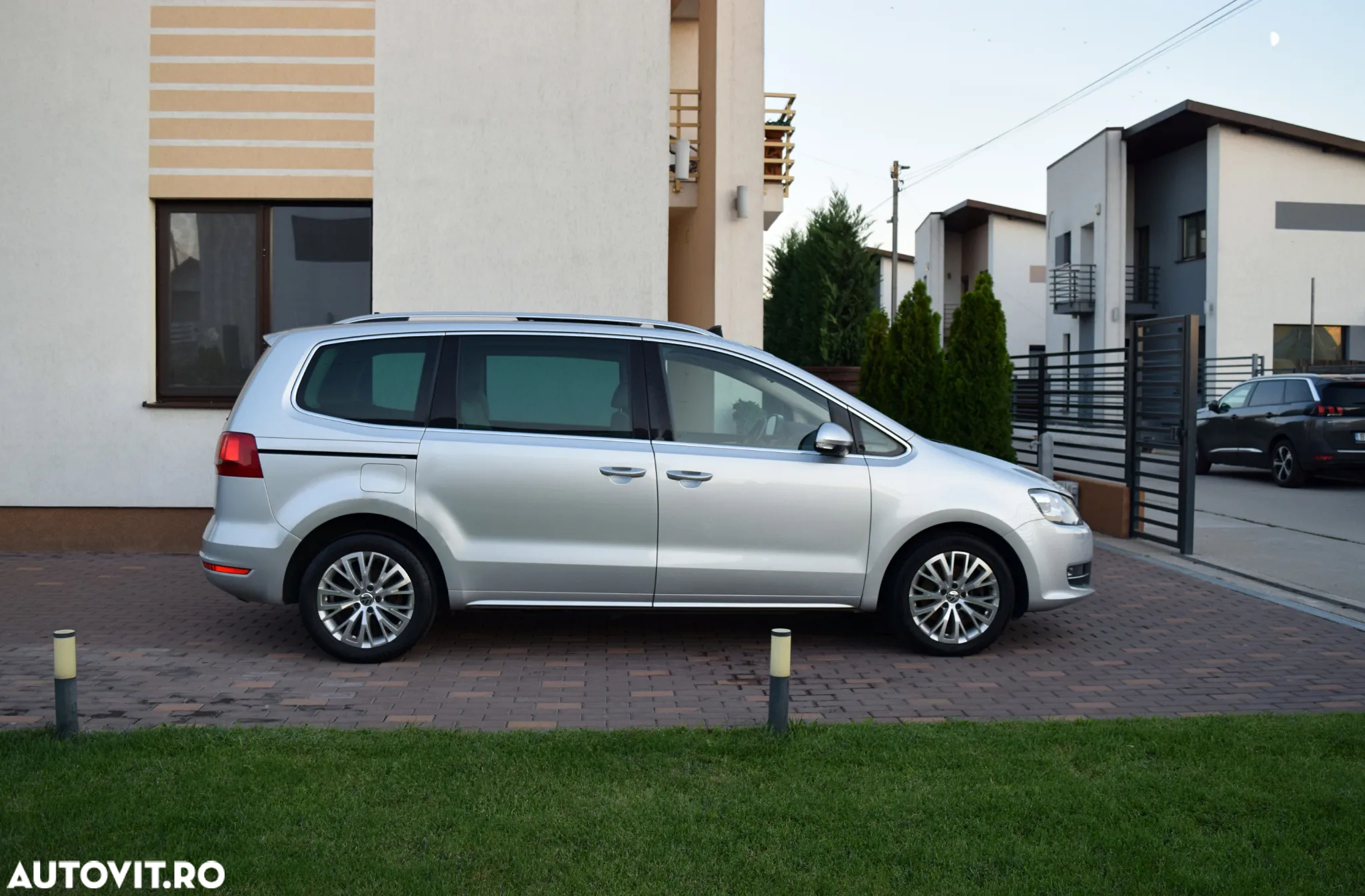 Volkswagen Sharan 2.0 TDI DSG Highline - 4