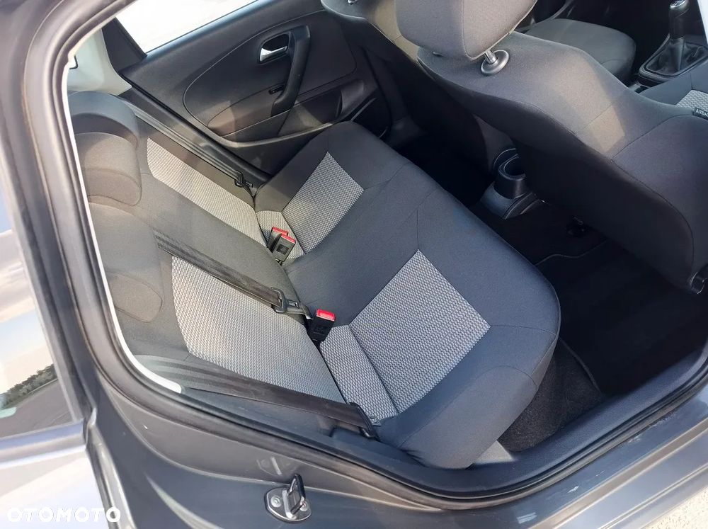 Volkswagen Polo 1.4 16V Comfortline - 27