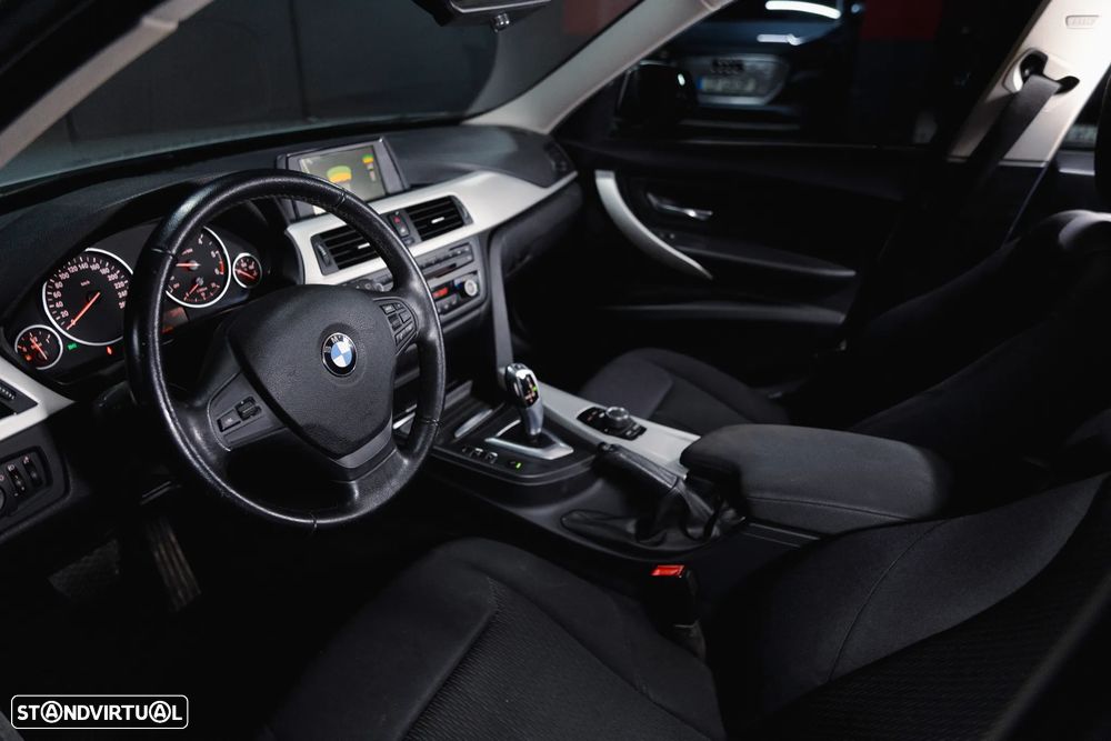 BMW 320 d Auto Exclusive - 11