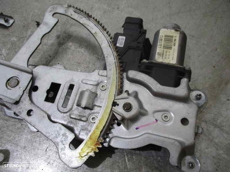 ELEVADOR DE VIDRO FRONTAL ESQUERDO OPEL CORSA C 2005 -13173073 - 4