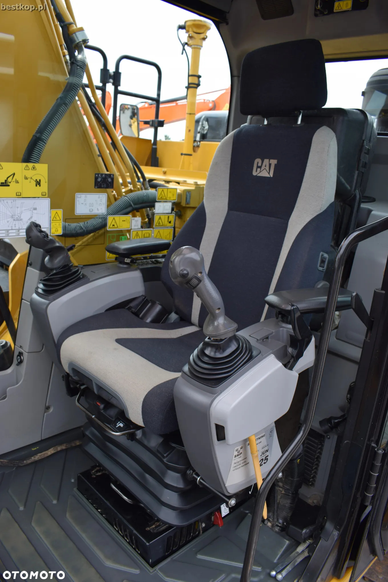 Caterpillar 323EL - 17
