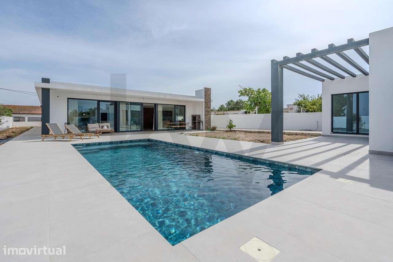 Moradia Térrea e isolada T3 + 1 com  243,78 m2 de ABC e piscina num lo - Grande imagem: 2/30