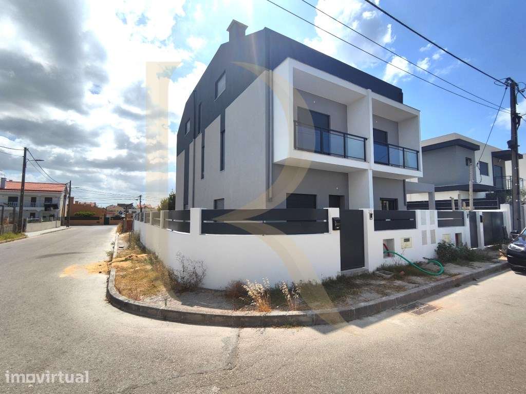 Moradia nova geminada T4 triplex - Grande imagem: 3/32