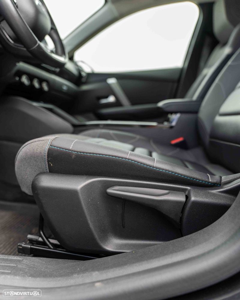 Citroën C4 X PureTech 130 Stop&Start EAT8 SHINE - 32