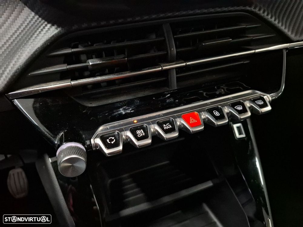 Peugeot 2008 1.2 PureTech Active — fotografia 19