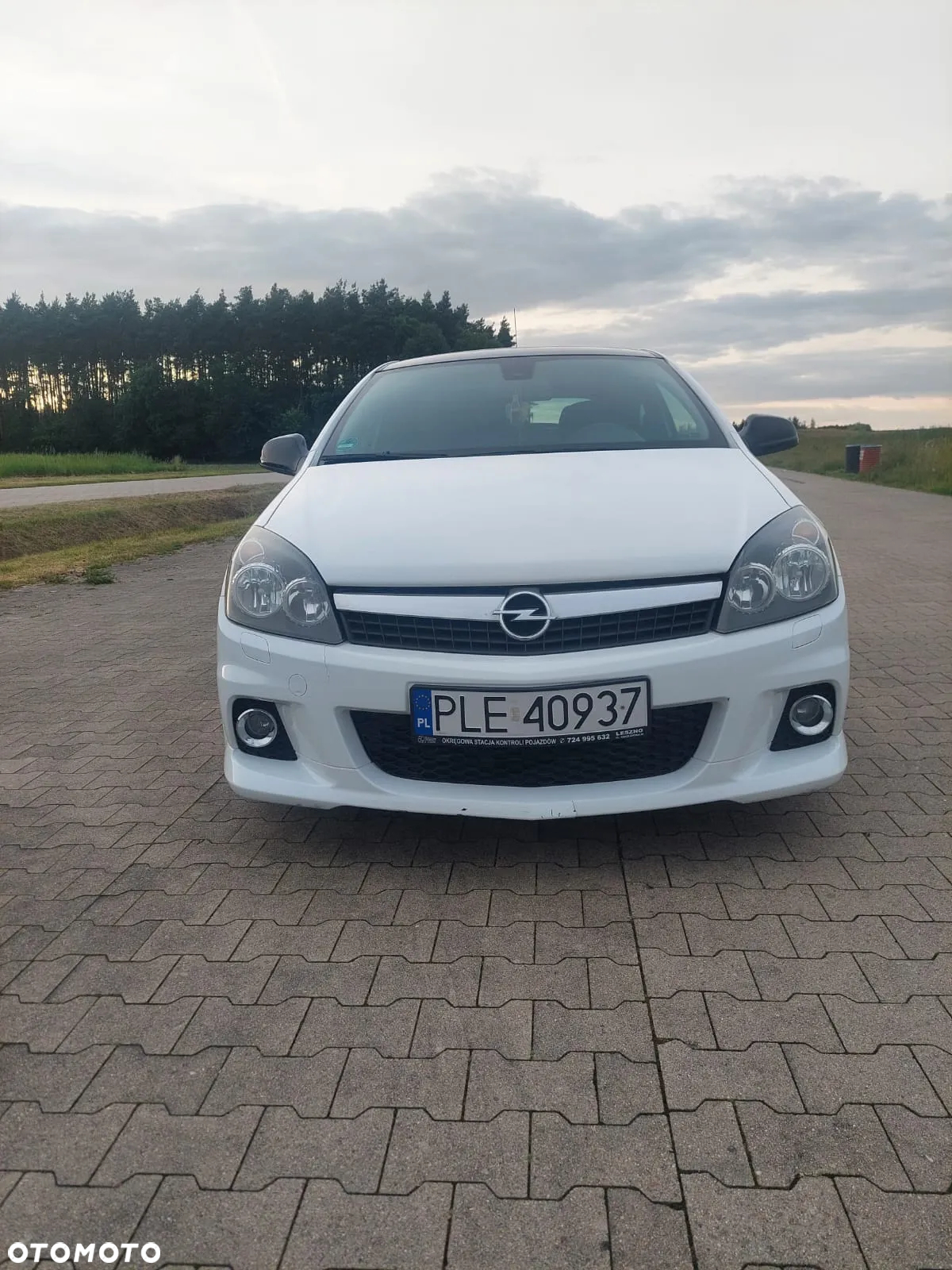 Opel Astra GTC 1.6 - 6