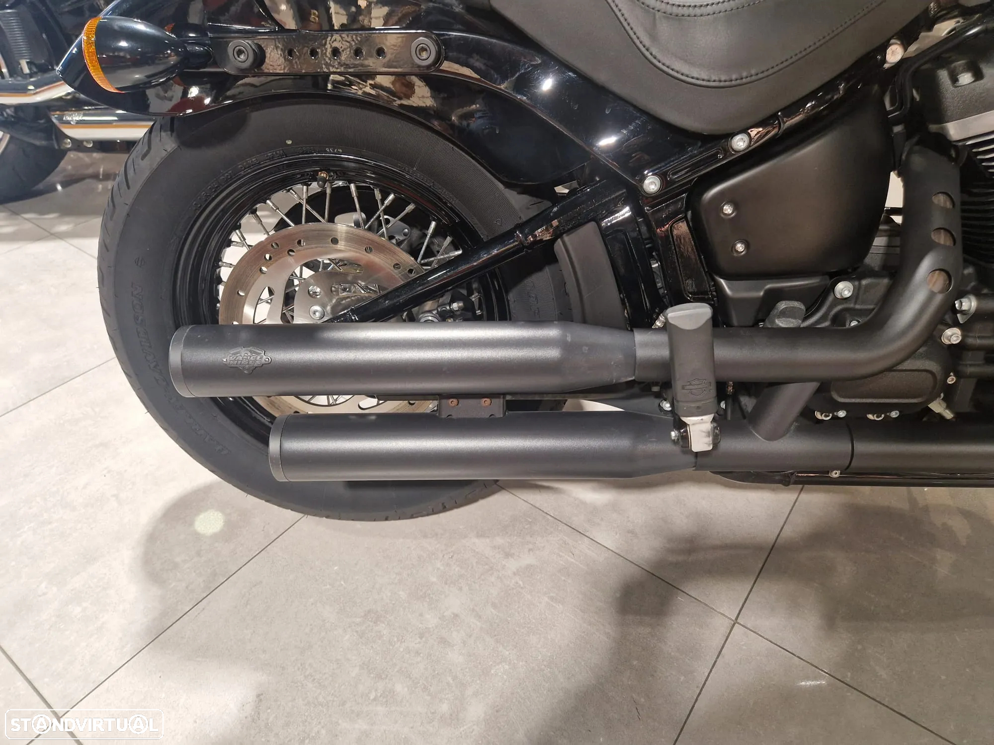 Harley-Davidson Softail STREET BOB 107 - 10
