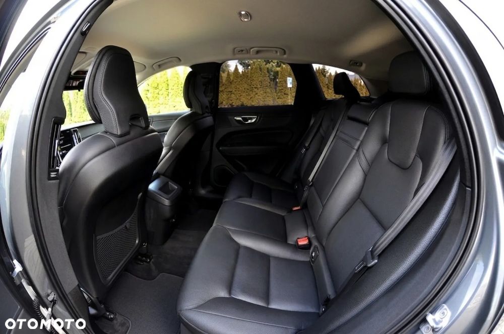 Volvo XC 60 D4 AWD Momentum - 23