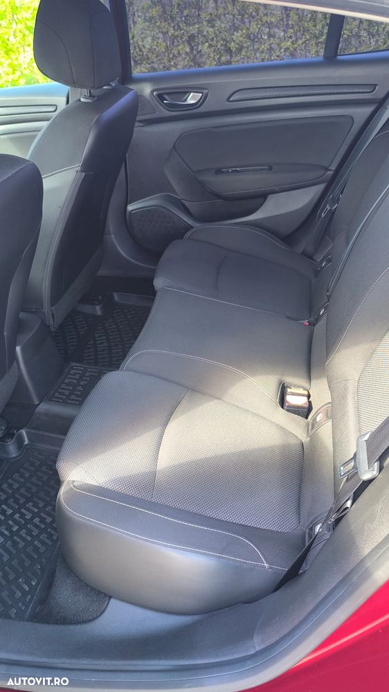 Renault Megane TCe Business - 11