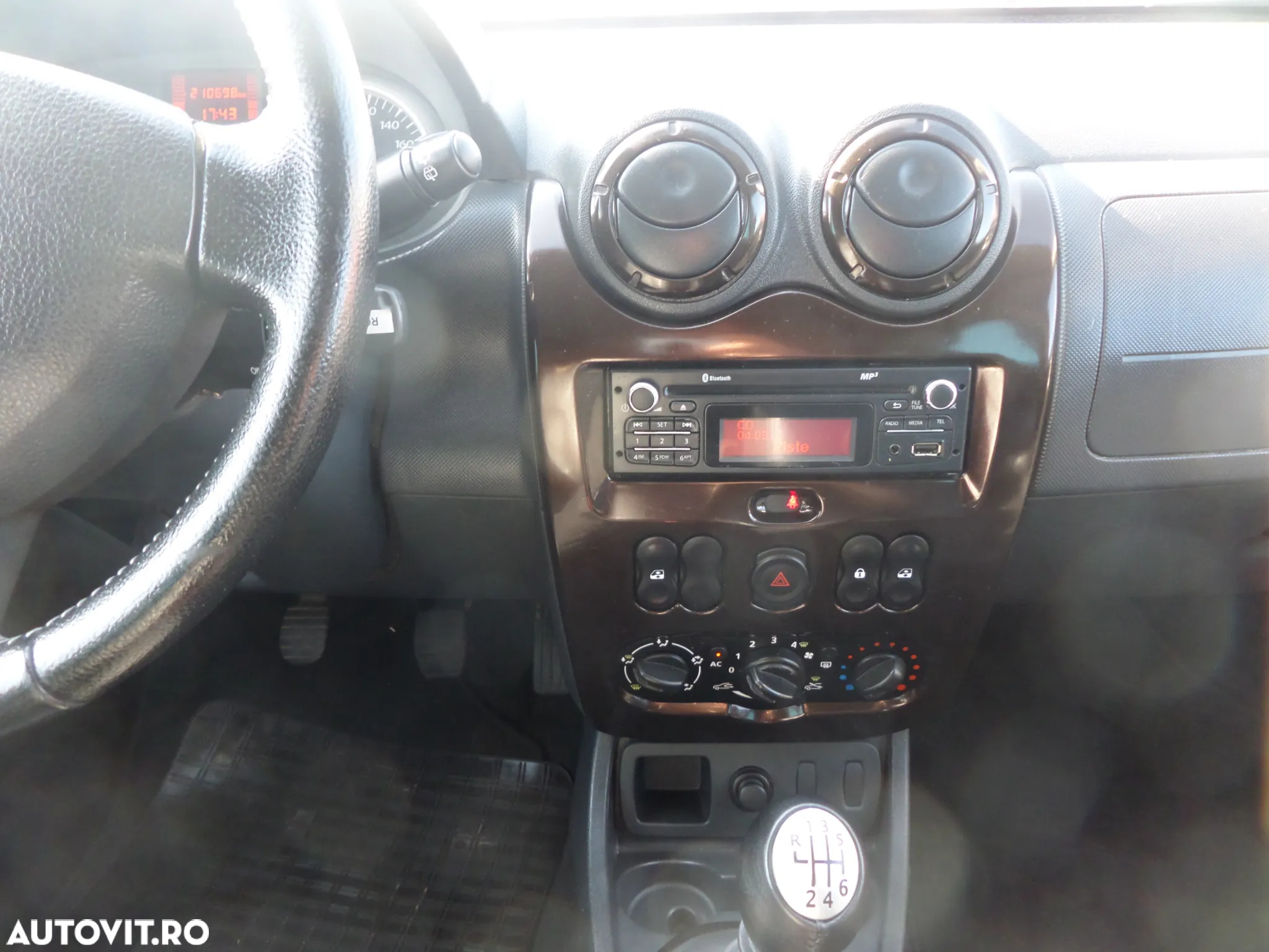 Dacia Duster 1.5 dCi 4x2 Laureate - 29