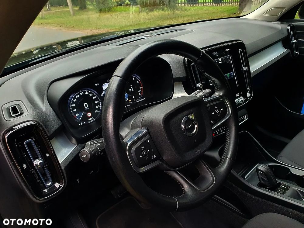 Volvo XC 40 B4 B AWD DKG Momentum Pro - 23