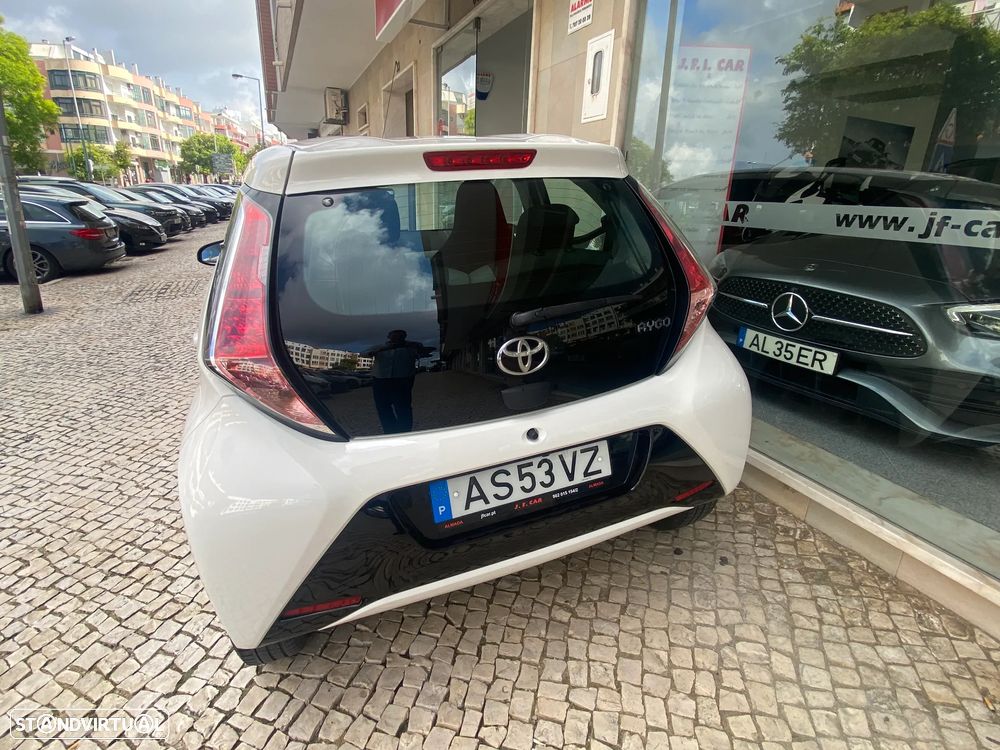 Toyota Aygo x-play touch - 9