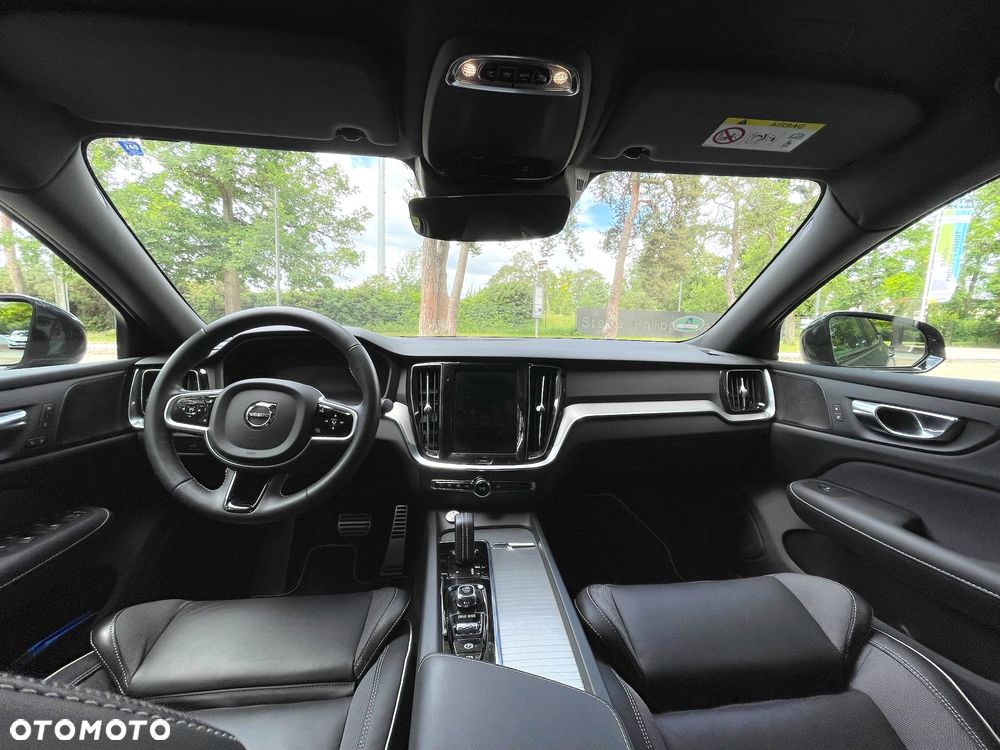 Volvo S60 B4 B R-Design - 9