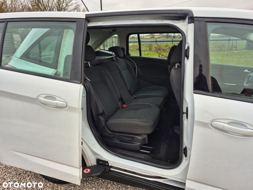 Ford Grand C-MAX - 32