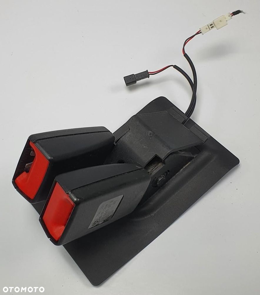 ZAPINKA PASA ŚRODKOWY TYŁ MINI COOPER R56 2756291 609651500B