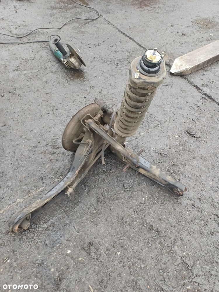 Wahacz tylny lewy prawy 1.8 gdi Mitsubishi Carisma 2003r lift 4G93 - 6