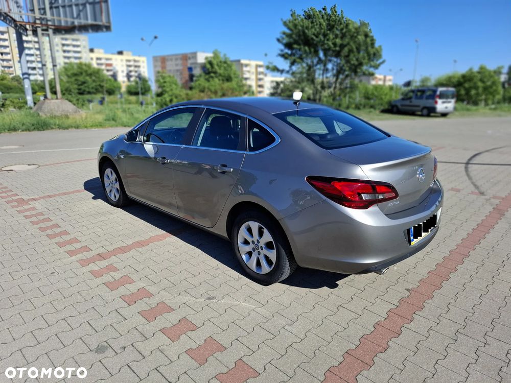 Opel Astra 1.4 T Executive EU6 - 6