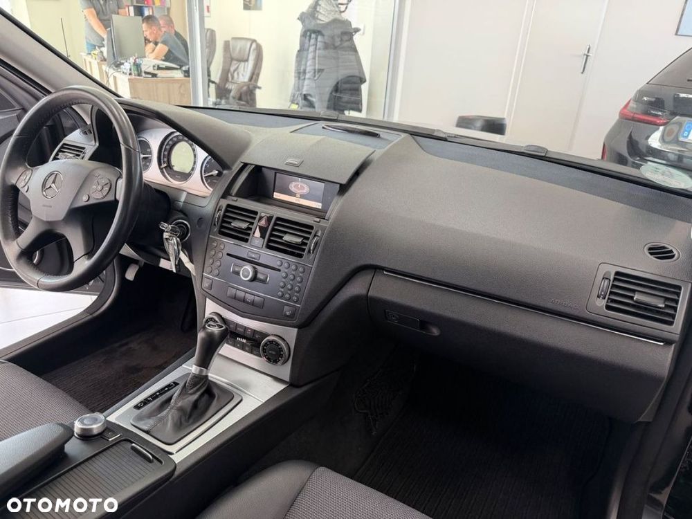Mercedes-Benz Klasa C 280 7G-TRONIC Avantgarde - 24
