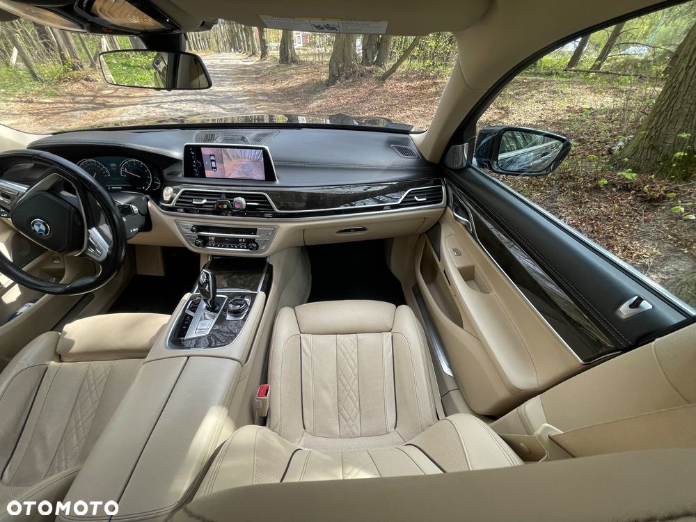 BMW Seria 7 740Li - 22