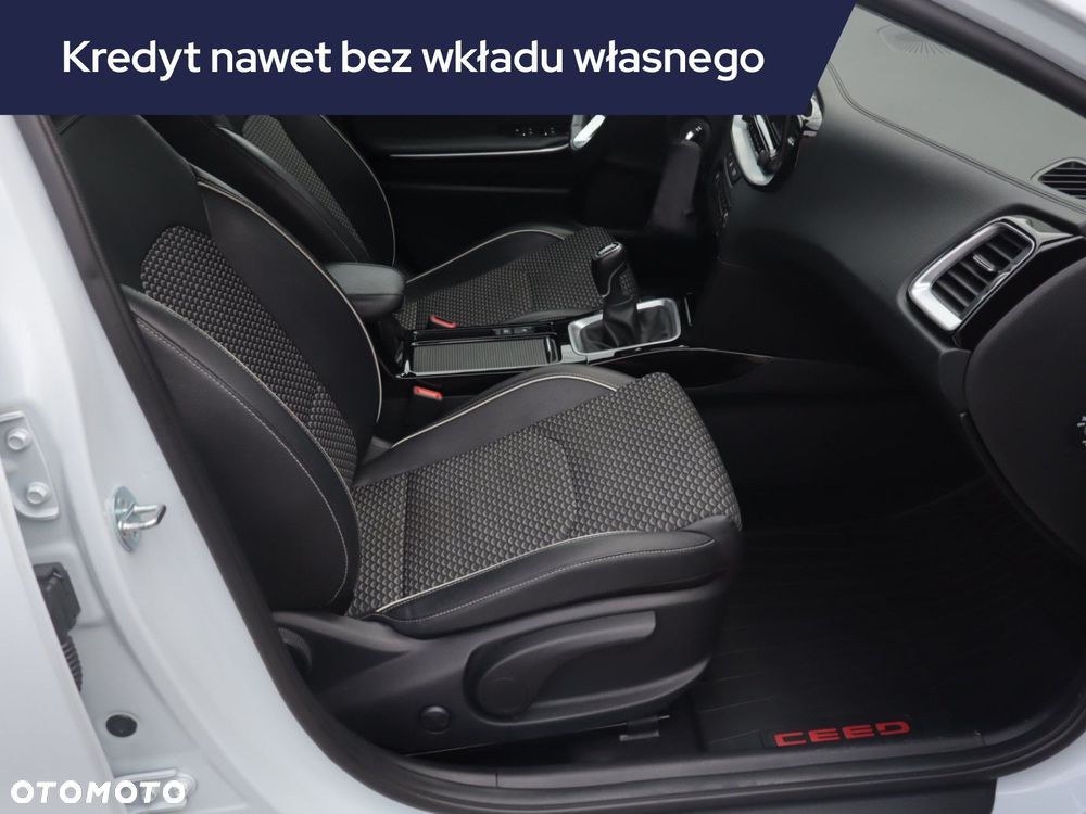 Kia Ceed - 11