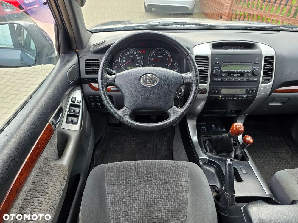 Toyota Land Cruiser - 7