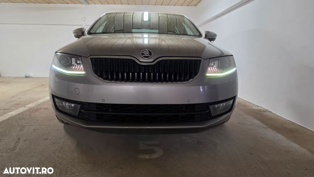 Skoda Octavia 1.6 TDI DSG Style - 1