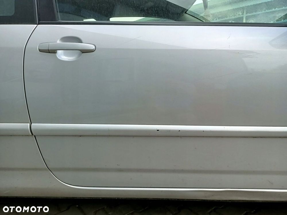 DRZWI PRAWY PRZÓD TOYOTA COROLLA E12 3D 199 - 4