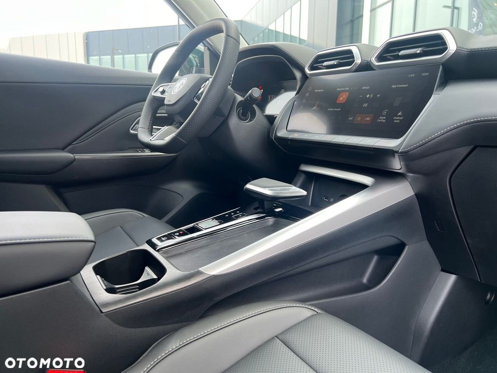 MG ZS Hybrid+ - 36