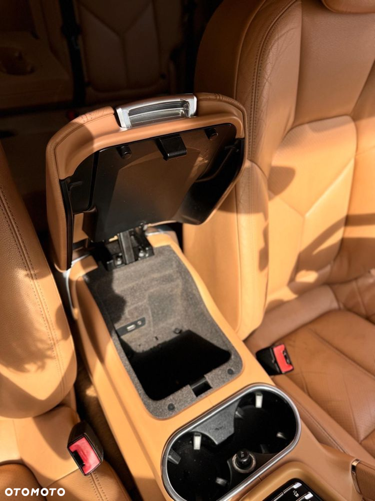 Porsche Cayenne - 21