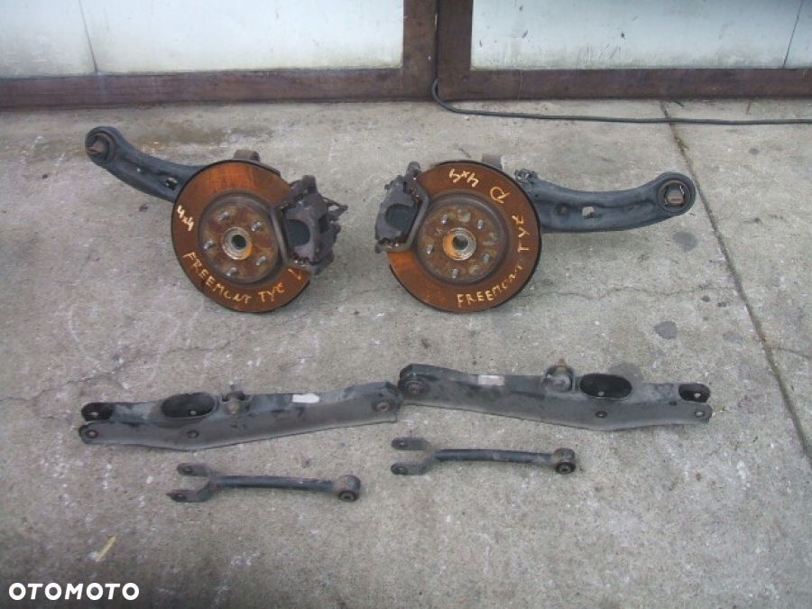 FIAT FREEMONT 4x4 ZWROTNICA WAHACZ ZAWIESZENIE TYŁ - 1