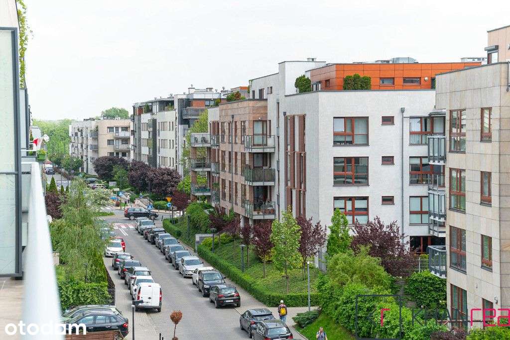 Słoneczne, duży balkon, funkcjonalnie wyposażone !