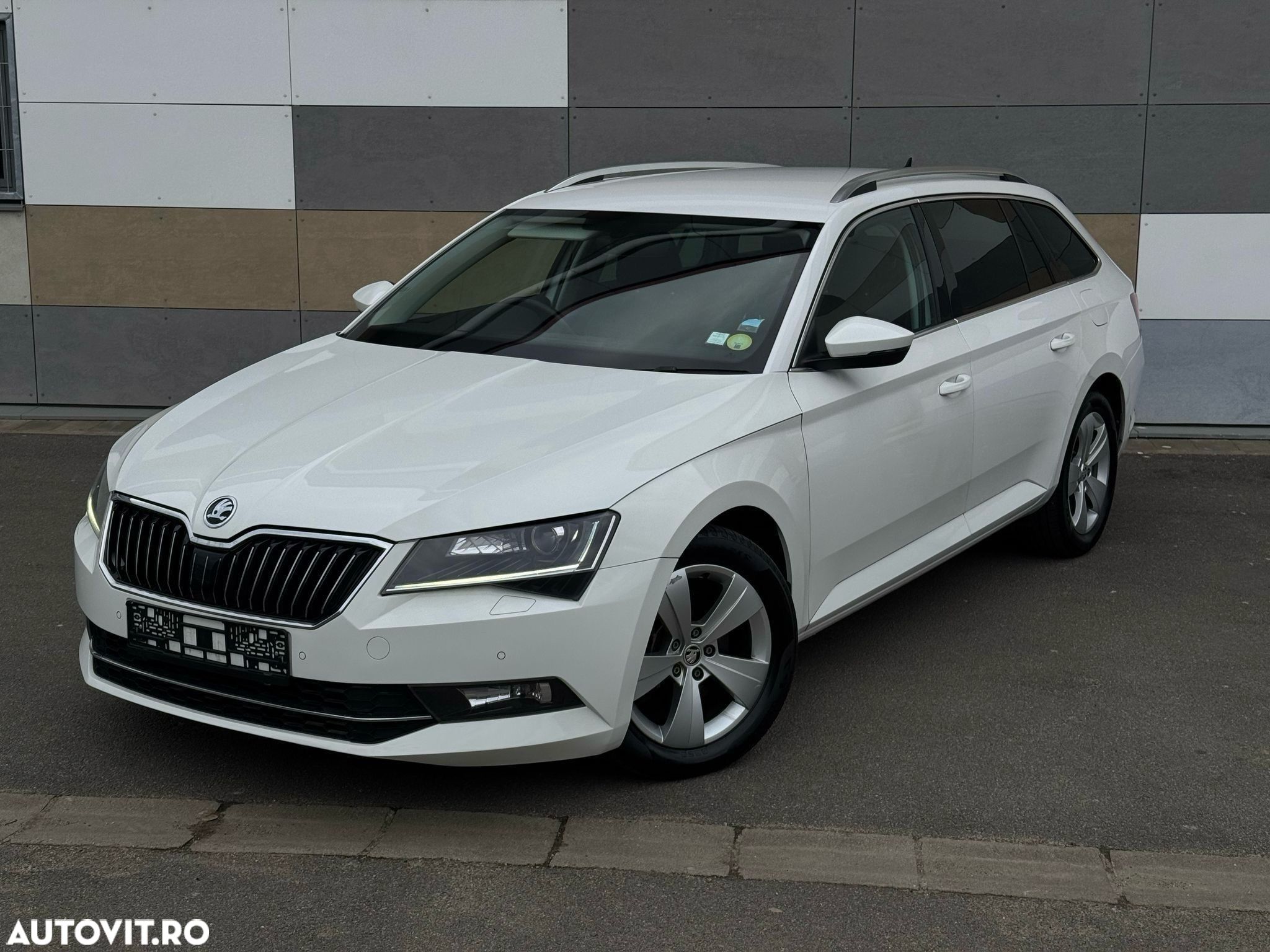 Skoda Superb 2.0 TDI DSG Style - 1