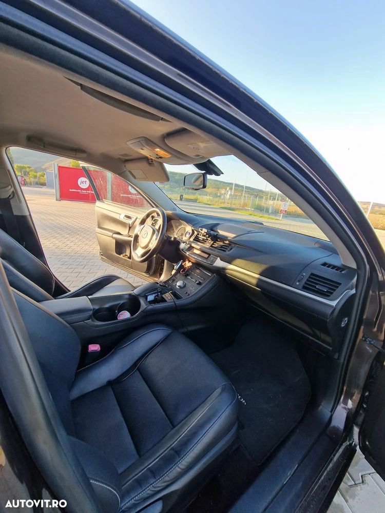Lexus CT - 10