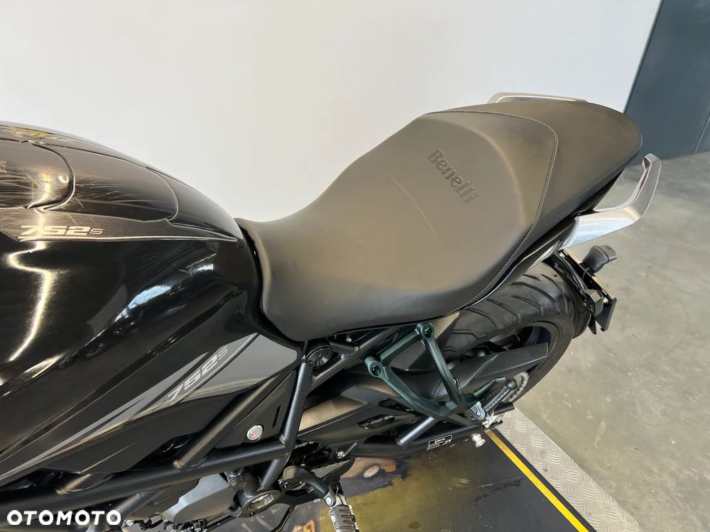 Benelli 752 S - 12