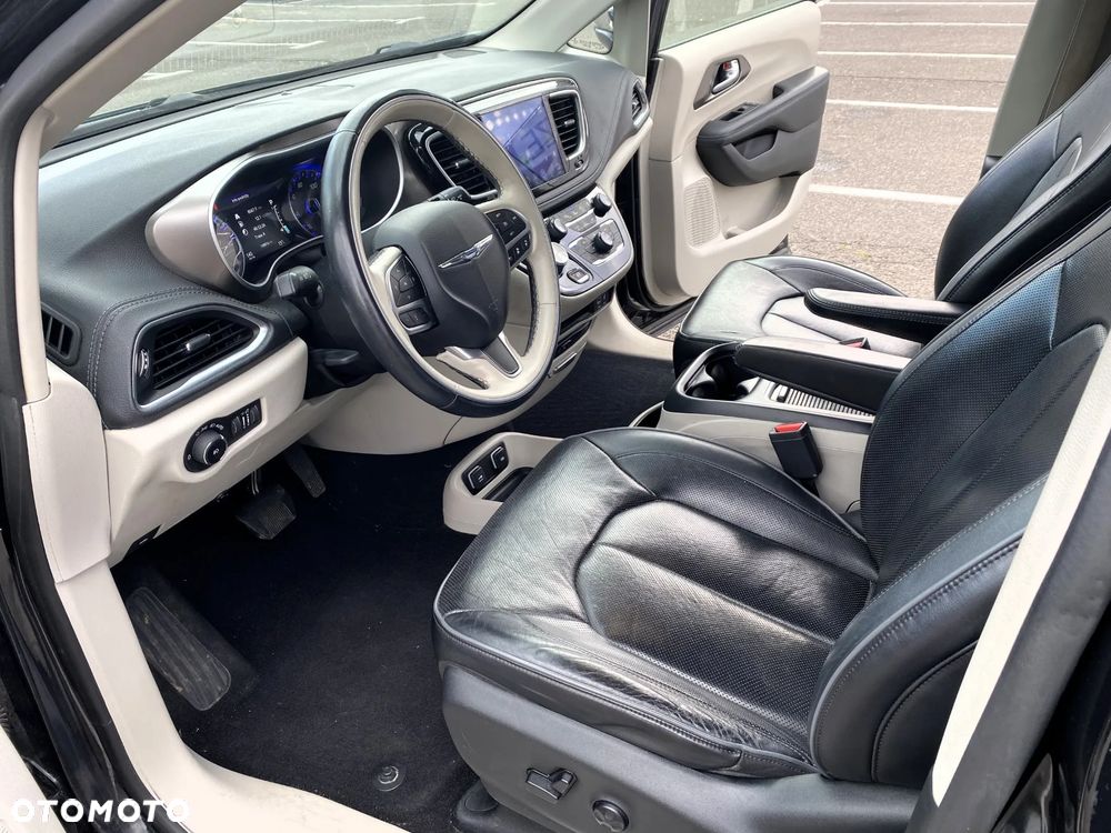 Chrysler Pacifica - 8