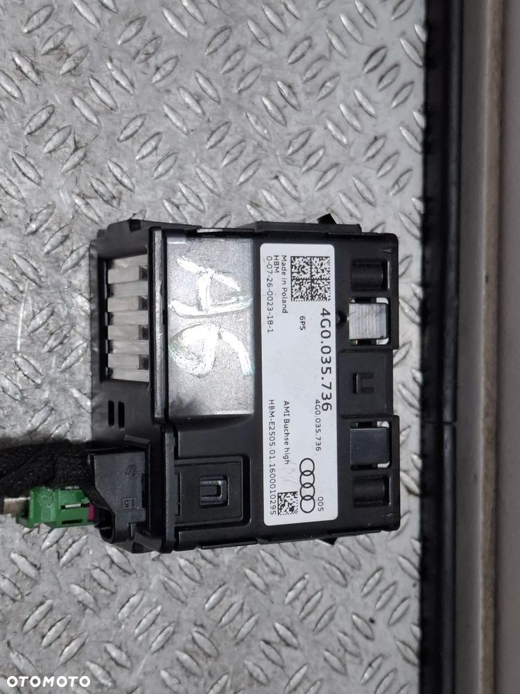 Port USB AUX Audi A6C7 2016 rok nr 4G0035736 - 2