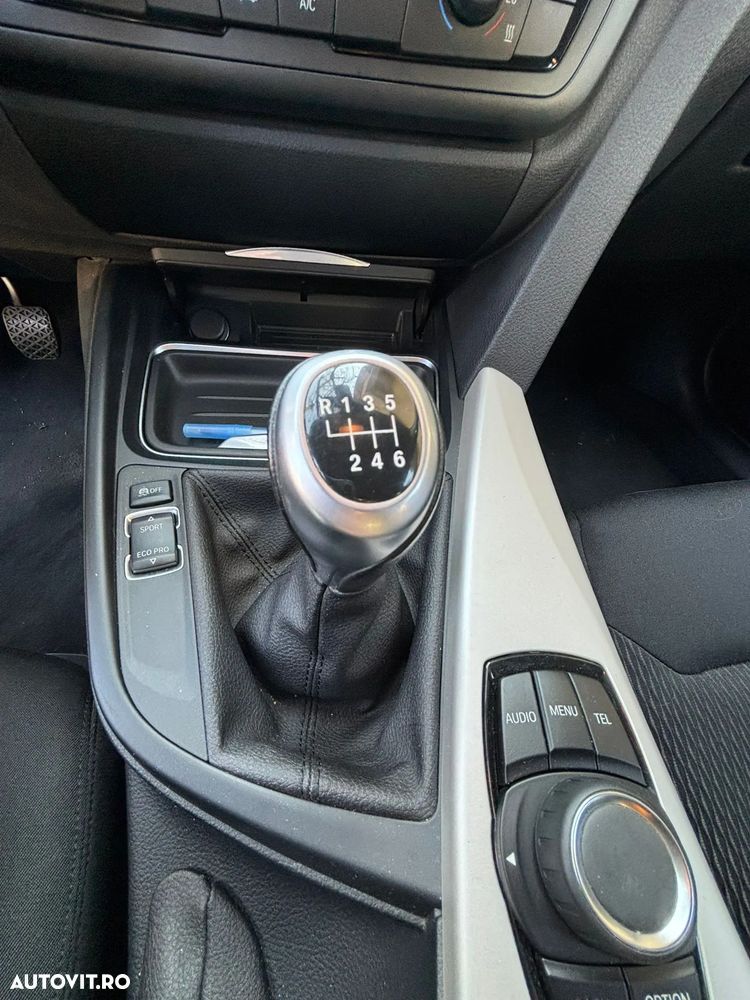 BMW Seria 3 320i - 11