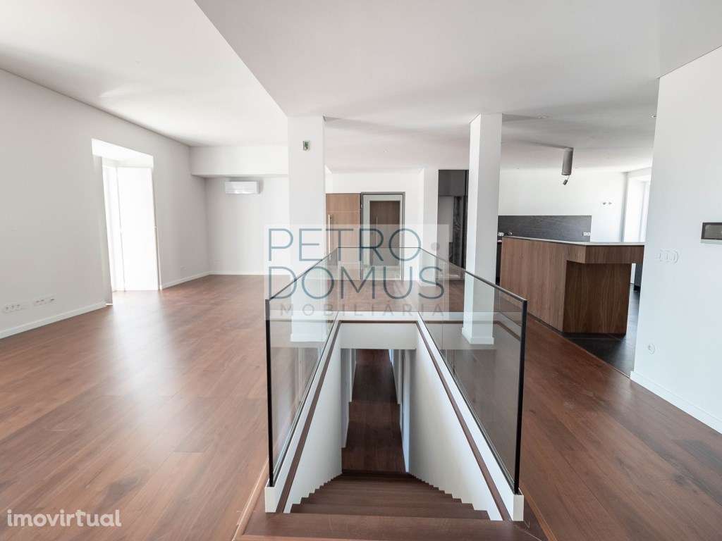 Edifício Do Castelo - T4 triplex - Grande imagem: 2/27